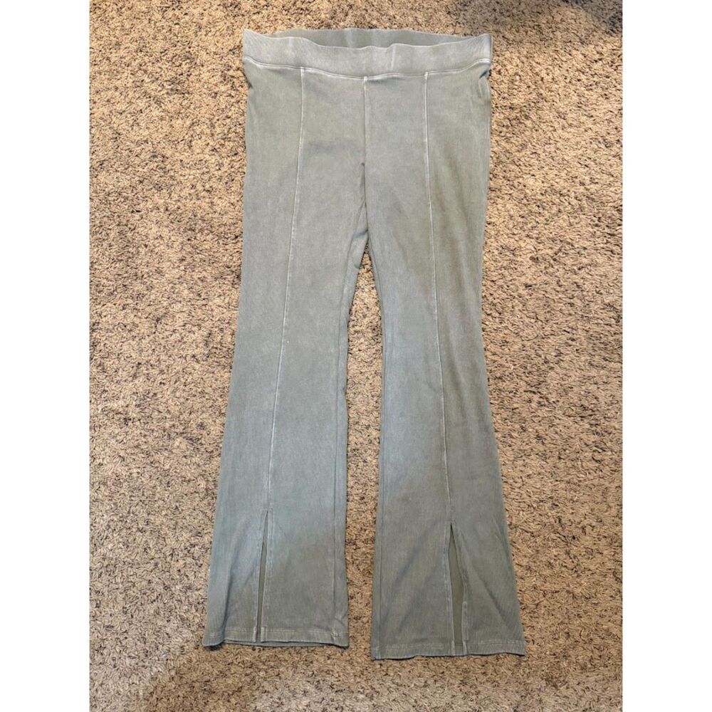 light gray ribbed flare pants with a split hem detail at the bottom size XL